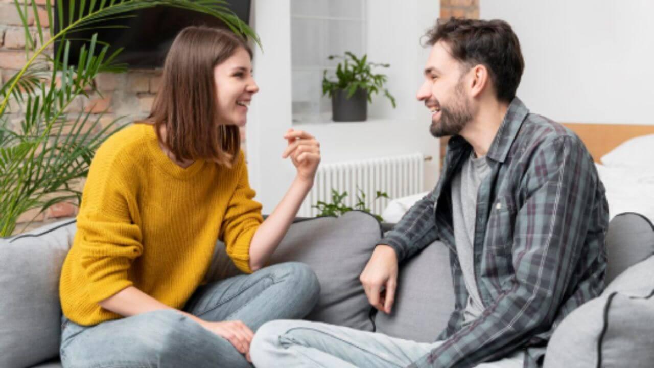 रिलेशनशिपच्या सुरुवातीला पार्टनरसोबत अजिबात शेअर करू नका ‘या’ गोष्टी, होईल अडचण