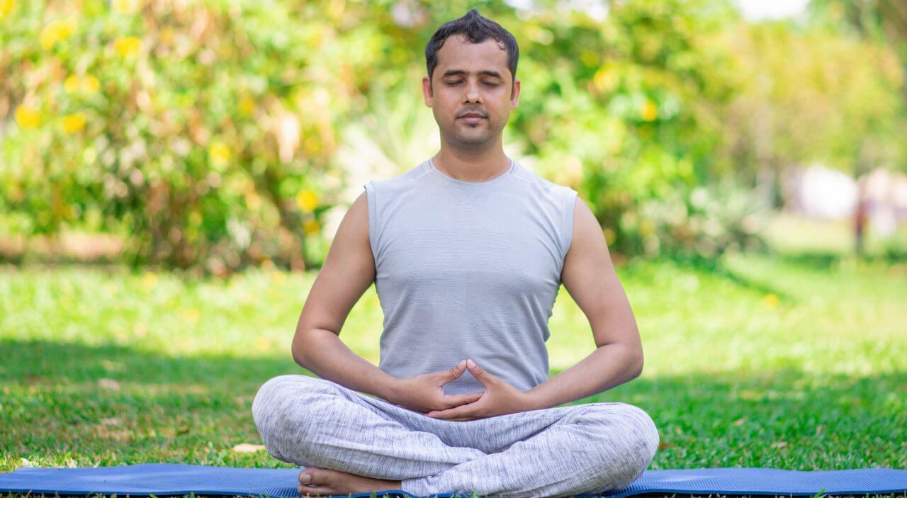 बद्धकोष्ठतेमुळे पोट साफ होत नाही ‘ही’ ५ योगासने देतील आराम