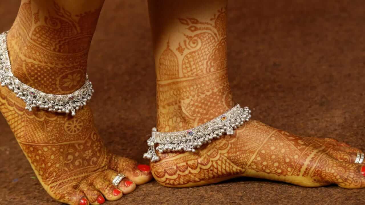 Astro Tips : नववधूला का घातली जाते चांदीची जोडवी? काय आहे यामागील कारण…