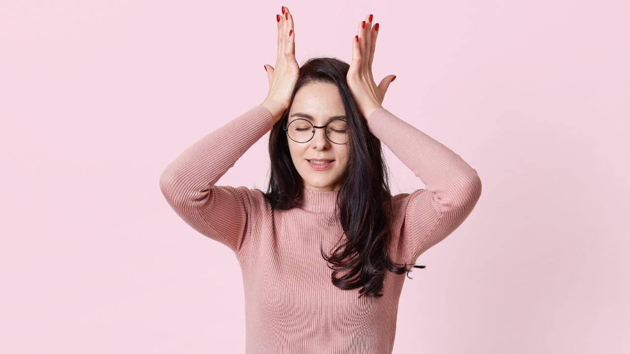 महिलांमध्ये मूड स्विंग्स निर्माण करतात ‘हे’ हार्मोन्स, जाणून घ्या कसे नियंत्रित करावे