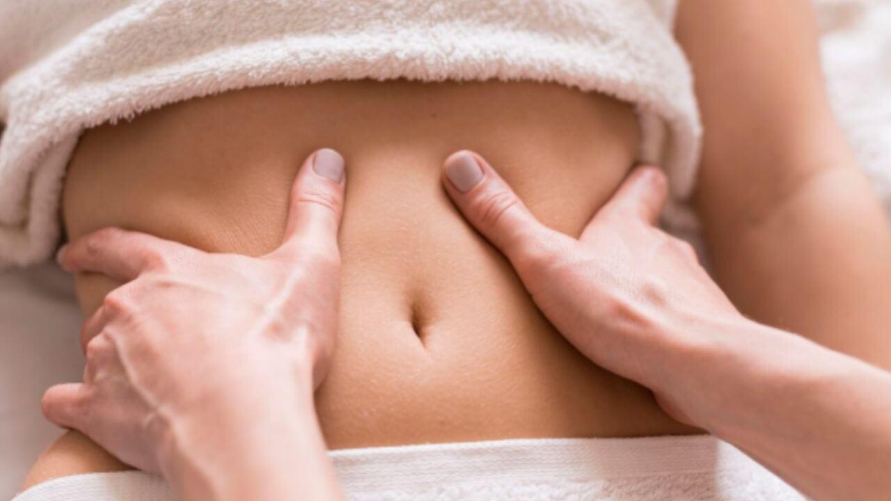 झोपण्यापूर्वी नाभीत खोबरेल तेल घातल्याने ओठ आणि त्वचेला मिळतात आश्चर्यकारक फायदे