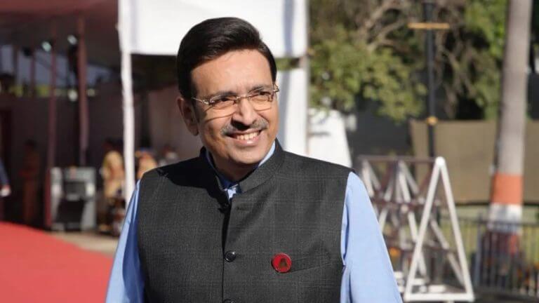 मुख्यमंत्र्यांचे निकटवर्तीय संदीप जोशींच्या राजकीय निवृत्तीने खळबळ; बाहेर पडण्याचं काय आहे कारण?