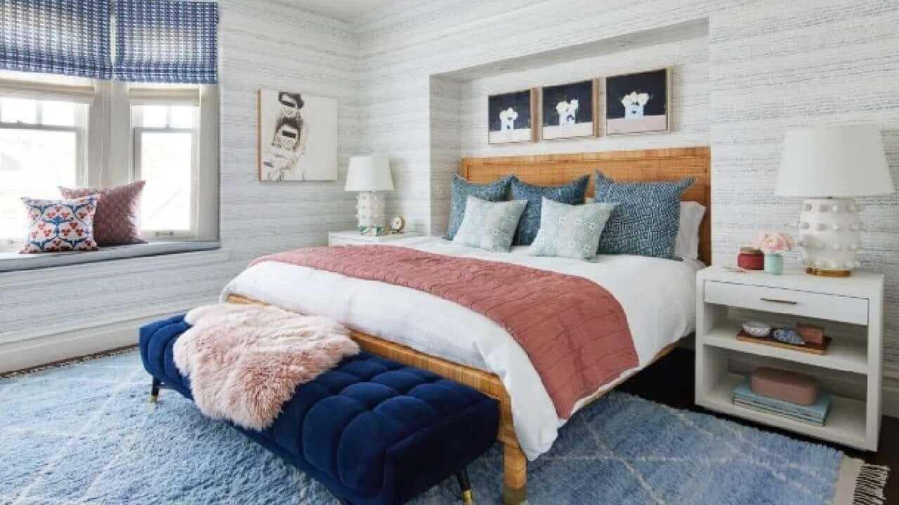 Vastu Tips : बेडरूममध्ये ‘या’ गोष्टी ठेवणे मानले जाते अशुभ, वाचा वास्तुशास्त्र काय सांगतं