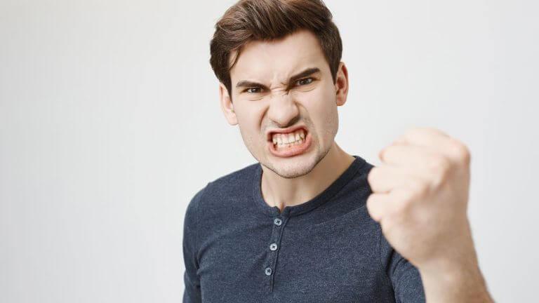 छोट्या-छोट्या गोष्टींवरून लगेच राग येतो? नियंत्रित करण्यासाठी फॉलो करा ‘या’ सोप्या टिप्स