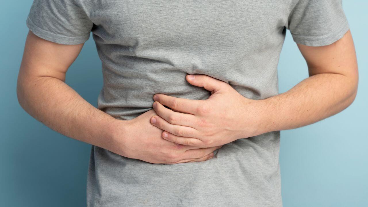 आतड्यांना संसर्ग झाल्यास काय खावे? जाणून घ्या योग्य आहार