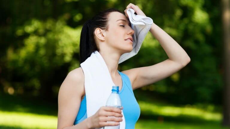 हिवाळ्यातही शरीरातील पाणी कमी झालंय? हायड्रेटेड राहण्यासाठी करा ‘हे’ उपाय