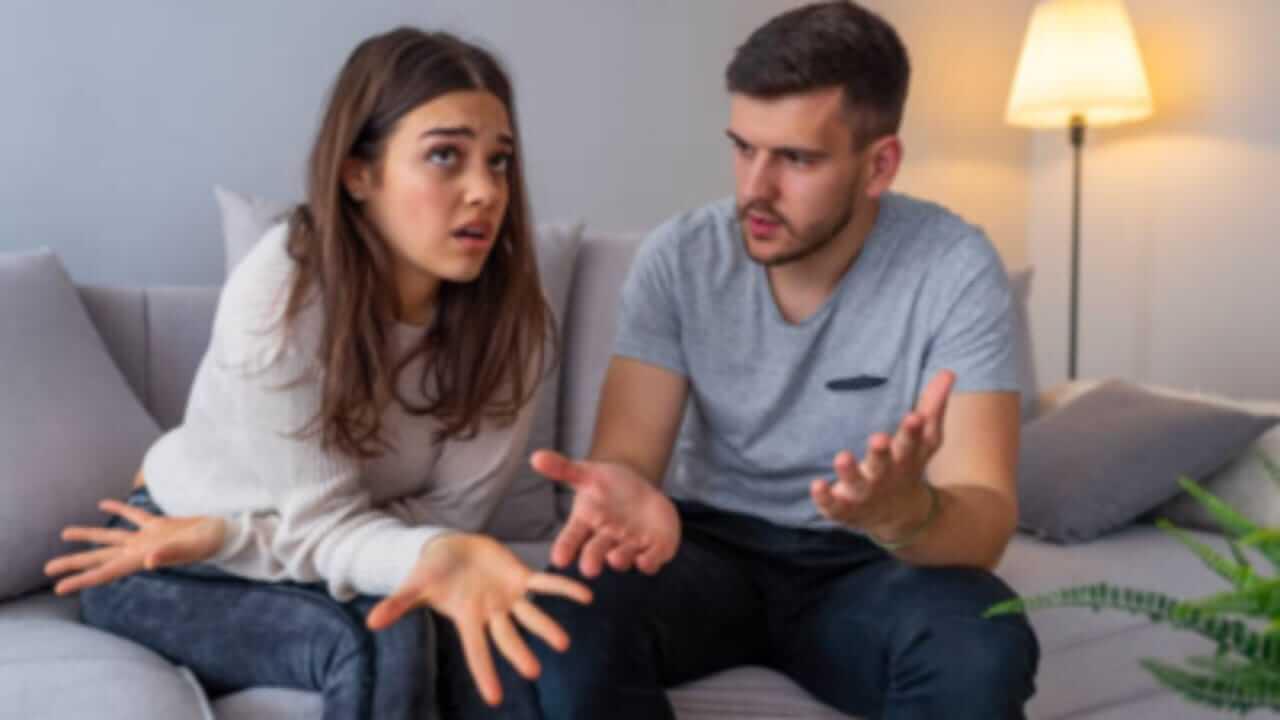 Vastu Shastra : पती-पत्नीमध्ये सतत भांडणं होतात? मग ‘हे’ उपाय नक्की करा…