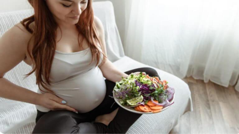 प्रेग्नेंसीच्या नवव्या महिन्यात महिलांनी आहारात सामील करा ‘हे’ पदार्थ, बाळ राहील  हेल्दी