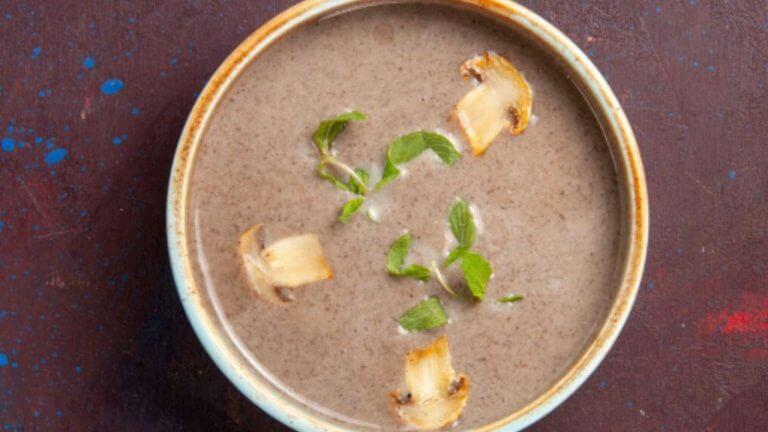 आरोग्यासाठी फायदेशीर आहे नाचणीची आंबील, जाणून घ्या रेसिपी आणि फायदे