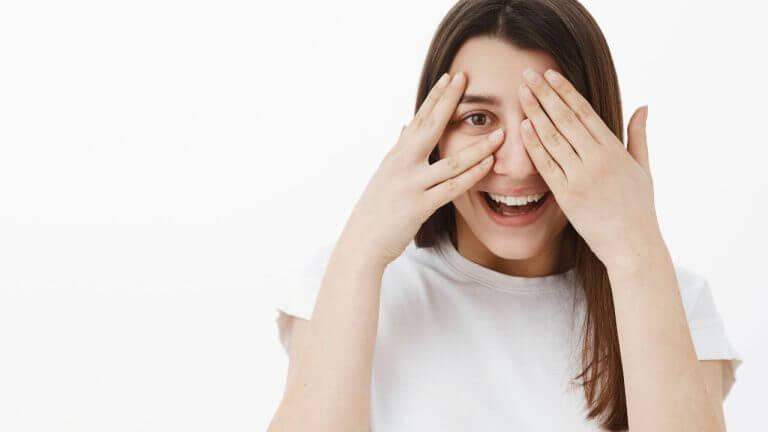 डोळे स्वच्छ करून दृष्टी सुधारतात ‘हे’ आयुर्वेदिक उपाय, रोज करा फॉलो