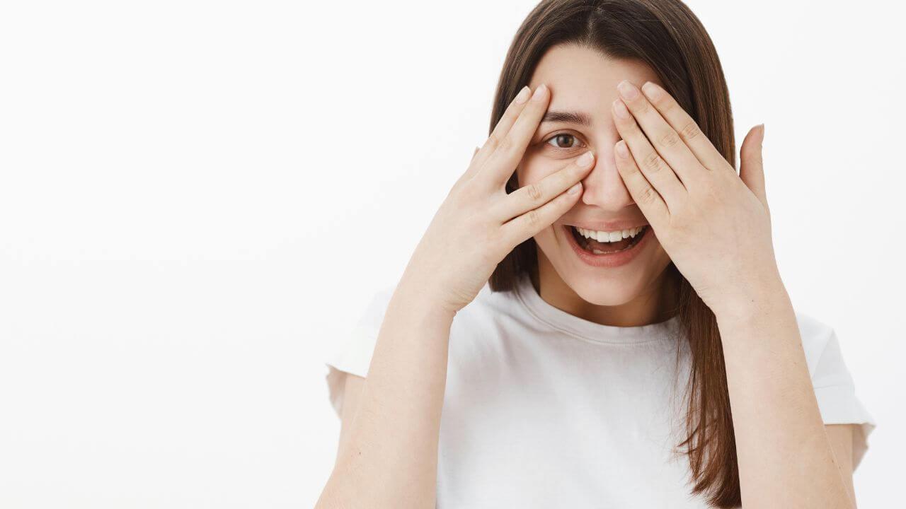 डोळे स्वच्छ करून दृष्टी सुधारतात ‘हे’ आयुर्वेदिक उपाय, रोज करा फॉलो