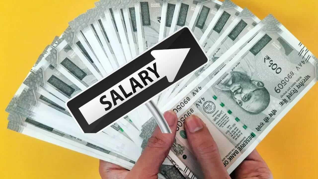 Astro Tips : पगार जमा झाल्याचा मेसेज येताच सर्वप्रथम ‘हे’ काम करा; कधीच भासणार नाही पैशांची कमतरता..