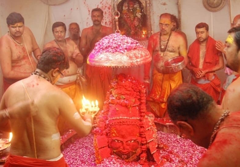 बसंत पंचमी पर महाकाल मंदिर में हुई फाग उत्सव की शुरुआत
