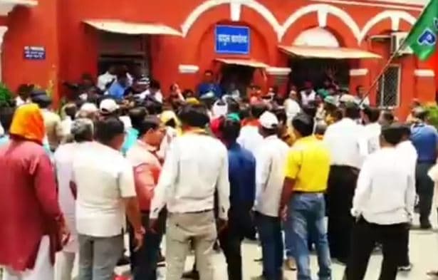 पूर्व मंत्री अंचल सोनकर ने किया नगर निगम का घेराव, दी यह चेतावनी