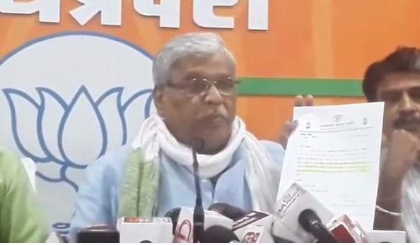 CM की चिट्ठी पर सवाल, झा ने कहा-‘नासमझी की एवरेस्ट की चोटी पर चढ़ गए कमलनाथ, इस्तीफा दें’