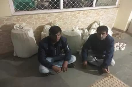 अफीम की तस्करी कर रहा था पंचायत सचिव, साथी समेत गिरफ्तार, 85 किलो माल भी जब्त