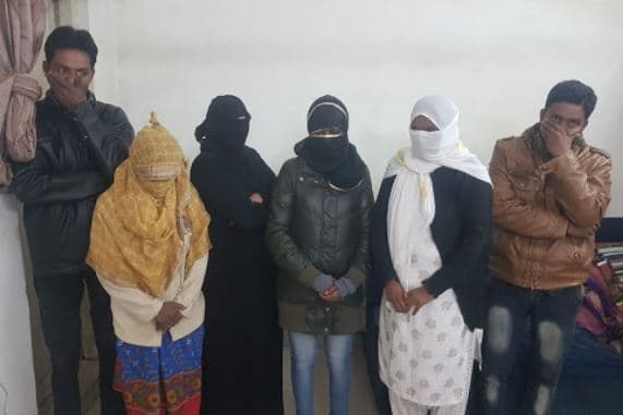 किराए के मकान में चल रहा था सेक्स रैकेट, आपत्तिजनक हालत में मिले युवक-युवती