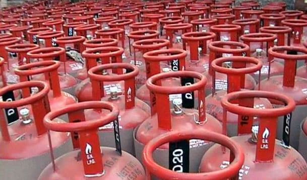 त्योहारी सीजन में जनता को राहत, इतना सस्ता हुआ रसोई गैस सिलेंडर