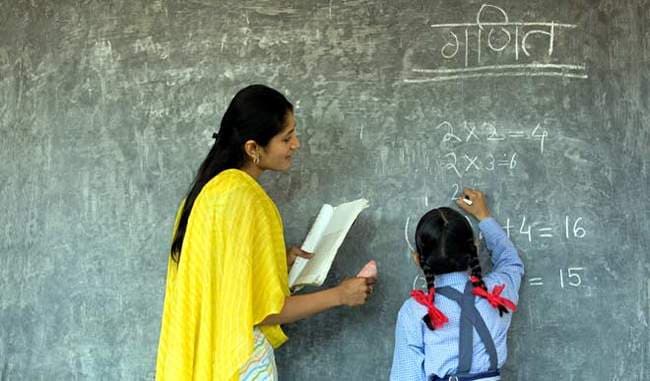 शिक्षकों के खिलाफ एक्शन से हड़कंप, विरोध भी शुरू