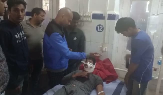 पुलिस पार्टी पर हमला, पारदियों ने चलाई अंधाधुंध गोलियां, आरक्षक घायल