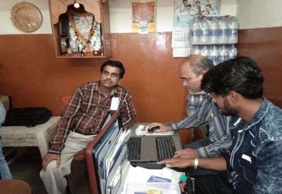 एडीएम का रीडर 5 हजार की रिश्वत लेते होटल में रंगेहाथ धराया