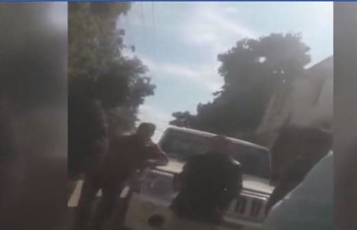 उपभोक्ता ने महिला अधिकारी से की गाली-गलौच, दी गर्दन काटने की धमकी, वीडियो वायरल