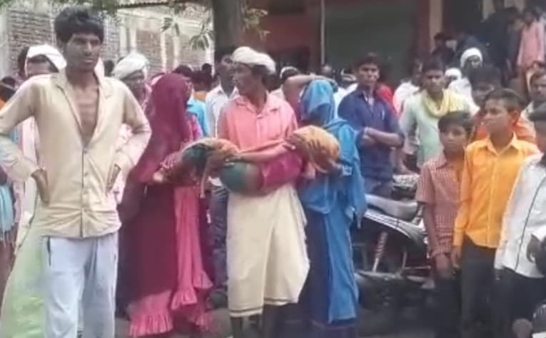 झोलाछाप डॉक्‍टर से बच्ची का इलाज कराना पड़ा महंगा, हुई मौत, समझौते का दबाव भी बनाया
