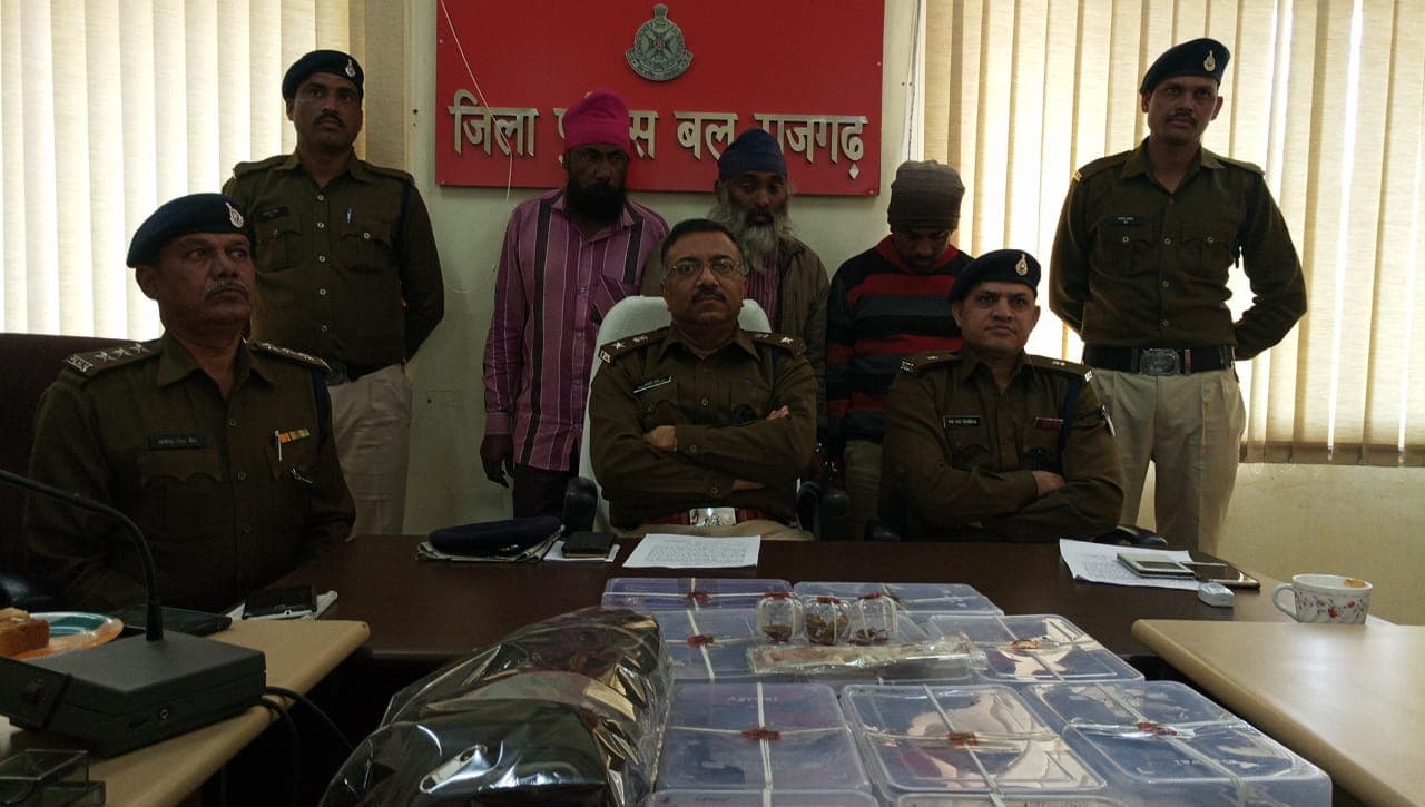 अवैध हथियारों की तस्करी करने वाली गैंग का पर्दाफाश, तीन गिरफ्तार