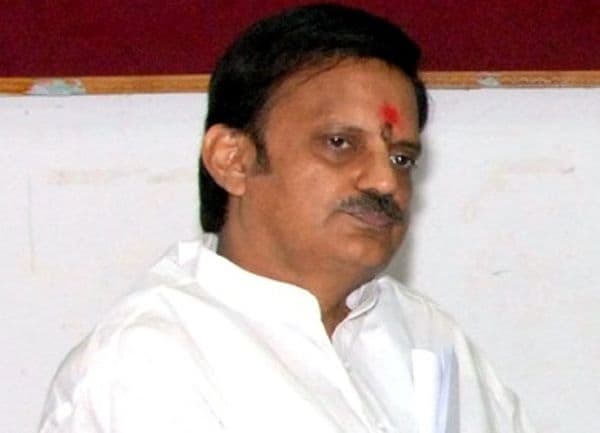 कमिश्नर ने पूर्व मंत्री पर 5 करोङ का मानहानि दावा ठोका