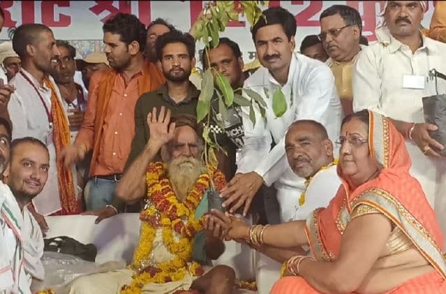 यज्ञ आयोजन समिति ने किया पेड़ लगाने के लिए जागरूक