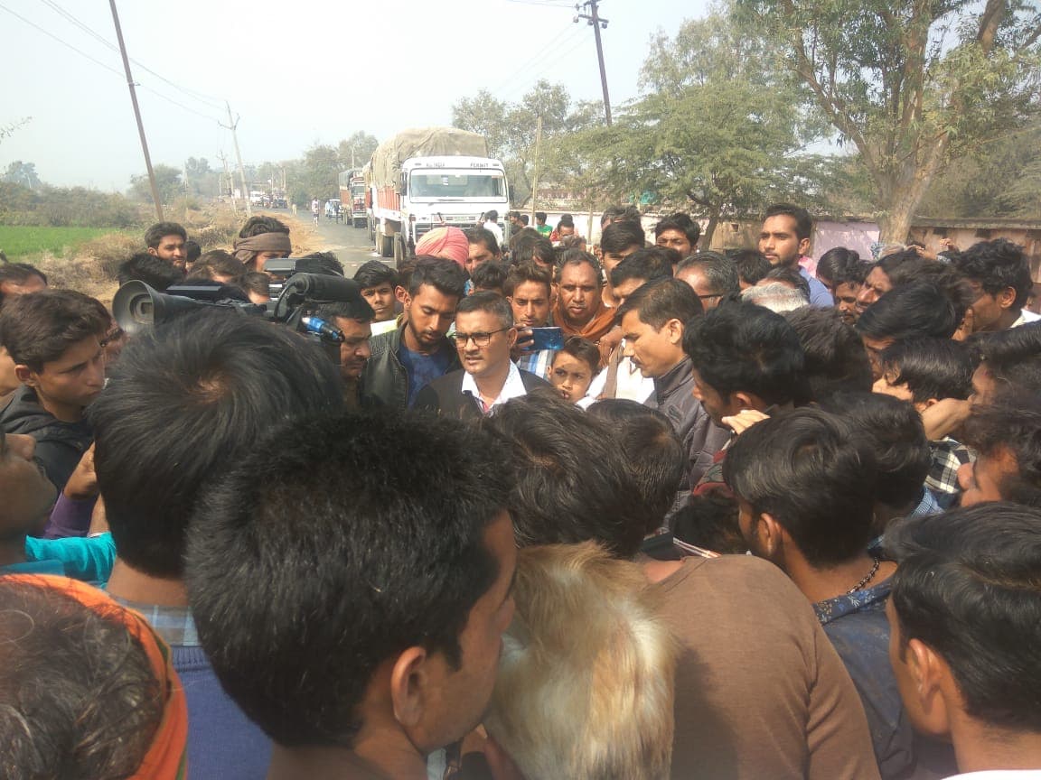 दहशत के साये में ग्रामीण, प्रशासन ने की अनसुनी, अब सीएम से लगाएंगे गुहार
