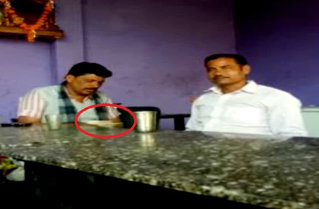 रेत माफियाओं से रिश्वत ले रहा पुलिस आरक्षक लाइन अटैच