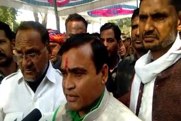 VIDEO: कमलनाथ के मंत्री का बड़ा बयान- ‘सिंधिया कहेंगें तो दे दूंगा इस्तीफा’