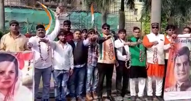 प्याज की बढ़ती कीमतों को लेकर सड़कों पर उतरे कांग्रेसी, केन्द्र पर लगाए गंभीर आरोप