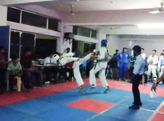 निजी स्कूल का कारनाम, 8 बाय 8 का मैट नहीं और करवा दी ताई कमांडो स्पर्धा