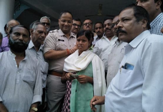 माता-पिता से बिछड़ी बेटी को सोशल मीडिया ने मिलाया