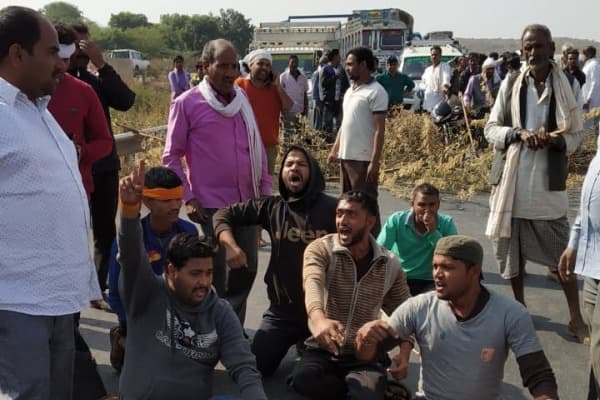 ग्वालियर : 20 गायों को कुल्हाड़ी मारकर किया घायल, हिन्दू संगठनों ने किया चक्काजाम