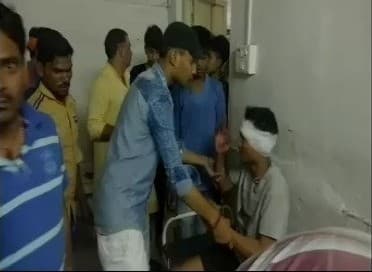 मरीज के दोस्त को सलाह देना पड़ा महंगा, गुस्साए डॉक्टर ने बेल्ट से पीटा, हालत गंभीर