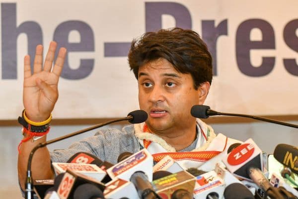 सिंधिया का हमला- 414 का गैस सिलेंडर 1040 का हो गया, अब भी मोदी चुप है
