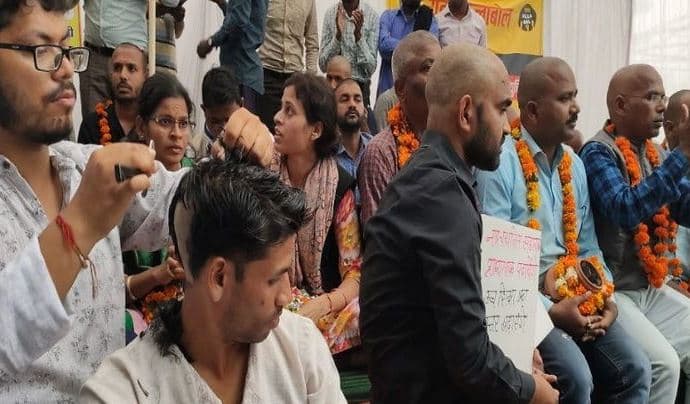 मुंडन के बाद भूख हड़ताल पर PSC चयनित असिस्टेंट प्रोफेसर्स, 15 माह से है नियुक्ति का इंतजार