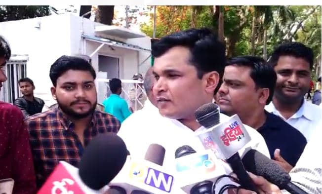 CM हाउस का घेराव करने पहुंचे नर्सिंग छात्र, मुख्यमंत्री ने दिया आश्वासन, भारी पुलिस बल तैनात