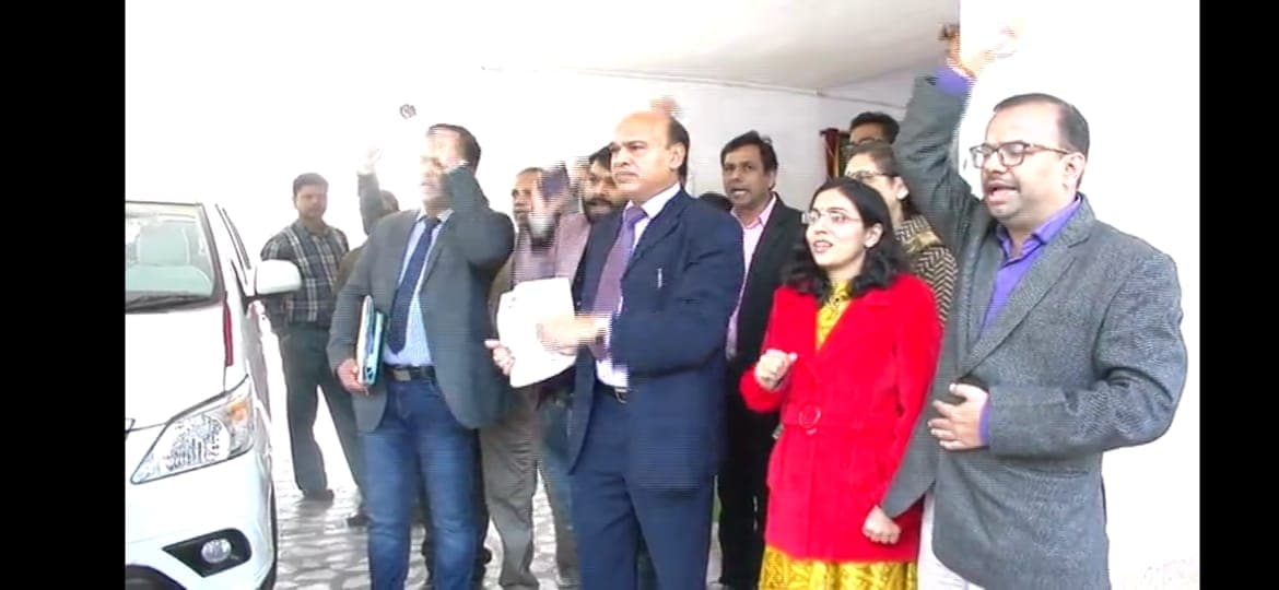 चिकित्सा शिक्षकों ने दिया सामूहिक इस्तीफा, 9 जनवरी से काम बन्द