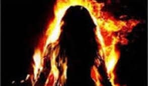 सास से कहासुनी के बाद महिला ने तीन बच्चों सहित आग लगाई