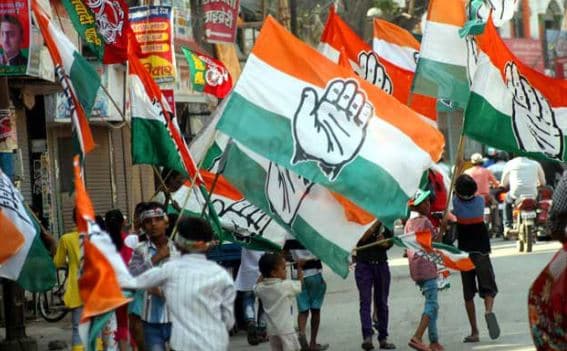 बीजेपी के आंदोलन में शामिल हुए कांग्रेस विधायक, चर्चाओं का बाजार गर्म