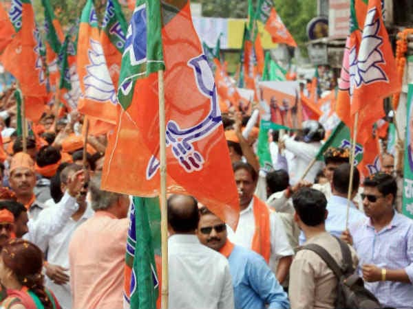 पूर्व भाजपा विधायक के बेटे के क्रेशर पर ग्रामीणों ने किया हमला, युवक की मौत के बाद हंगामा