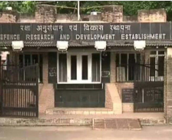 DRDE के 200 मीटर के दायरे में हुए निर्माणों को रक्षा मंत्रालय ने माना अवैध, गिराए जायेंगे