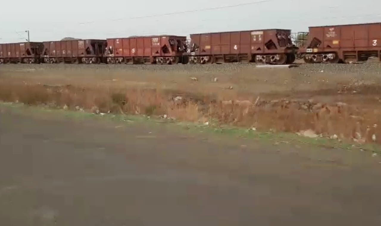 VIDEO: बिना इंजन के 5 किमी दौड़ी मालगाड़ी, हो सकता था बड़ा हादसा