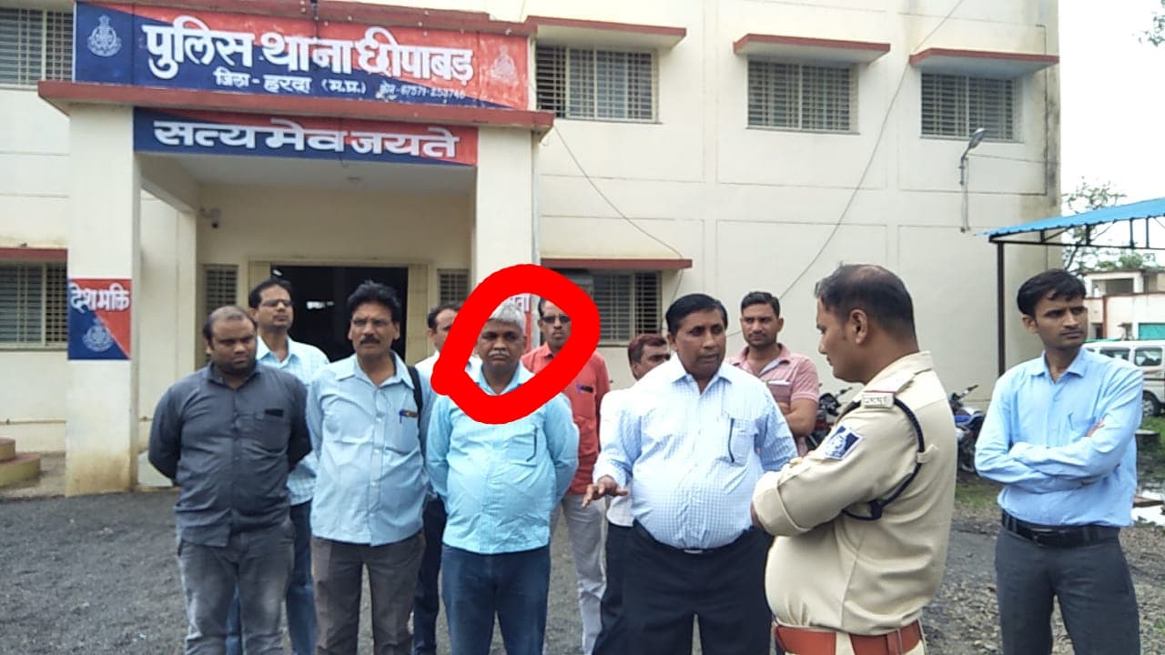कांग्रेस नेता ने की नगर परिषद कर्मचारी के साथ मारपीट