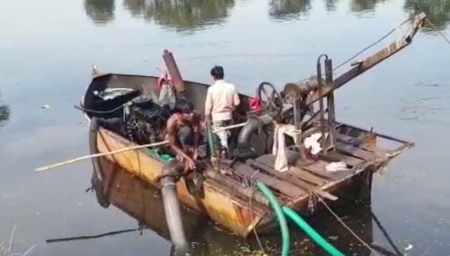 खनिज विभाग की दबिश, हाईफाई डिवाइस सहित पांच हाइवा डंपर जब्त