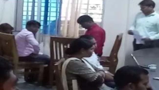 महिला अधिकारी 30 हजार की रिश्वत लेते रंगेहाथ गिरफ्तार